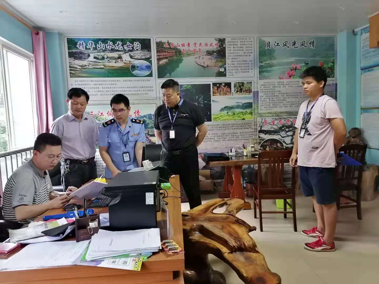 融水县市场监管局联合执法检查旅行社服务网点旅游招徕规范旅游市场秩序